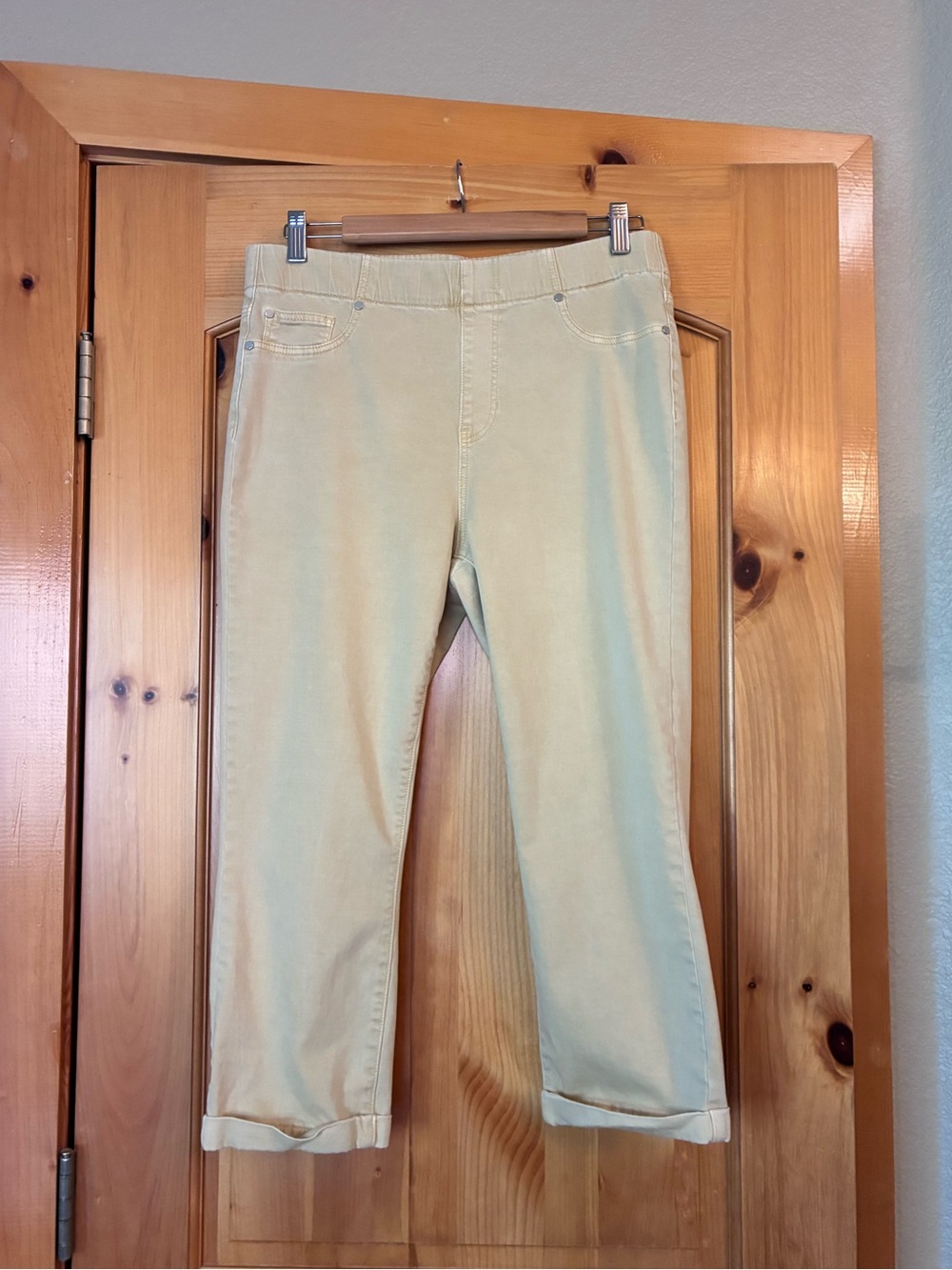 Liverpool Los Angeles Golden Yellow Cropped Pants